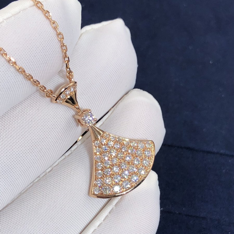 Custom Made Bulgari Divas’ Dream Necklace in 18K Rose Gold set with Brilliant-cut Diamonds