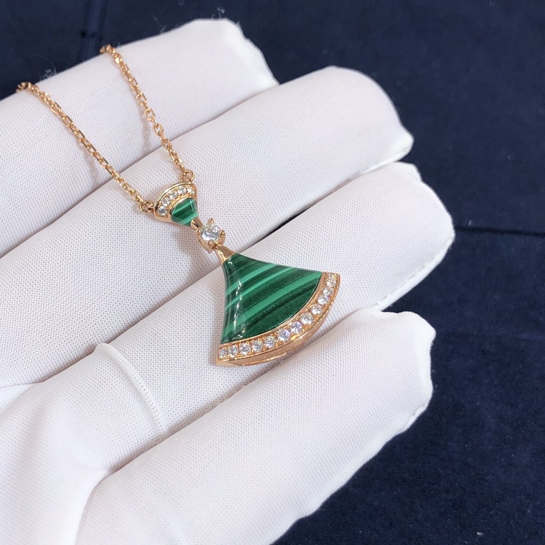 Bvlgari Divas’ Dream Necklace Custom Made in 18Kt Rose Gold with Pendant set with a Diamond,Malachite and Pavé Diamonds